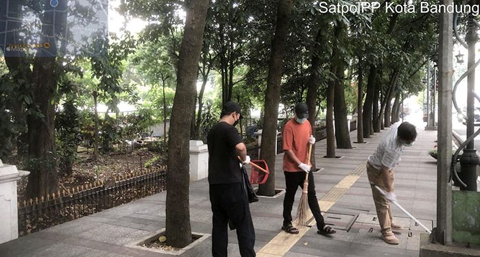 Mulai Jalani Hukuman Bebersih Balai Kota Bandung Pembagi Bir di PSRI 2025