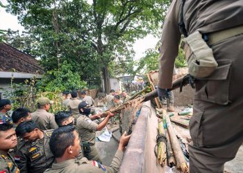 Belasan PKL dan Bangunan Liar di Jalan Waspada dan Anggrek di Tertibkan Satpol PP Kota Bandung