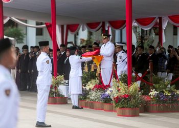 Berlangsung Khidmat dan Lancar, Upacara Penurunan Bendera HUT ke-80 RI Kota Bandung