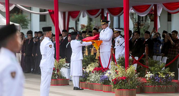Berlangsung Khidmat dan Lancar, Upacara Penurunan Bendera HUT ke-80 RI Kota Bandung