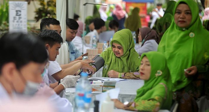 Wakil Wali Kota Bandung Cek Kesehatan Gratis di Pesantren Cijawura