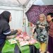 Warga Antusias Serbu Bazar Murah di Kecamatan Cibeunying Kidul walaupun Diguyur Hujan