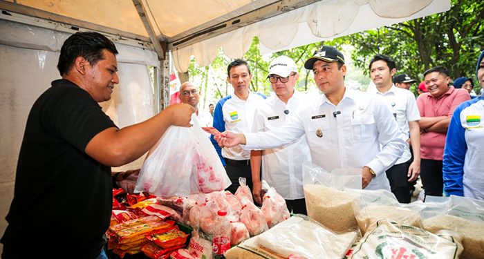 Warga Dapat Harga Murah, UMKM Terbantu, Bazar Murah di Regol