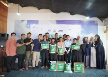 Di Hari Anak Nasional, BAZNAS Jabar Salurkan Bantuan Sembako dan Sedekah Gizi untuk Santri