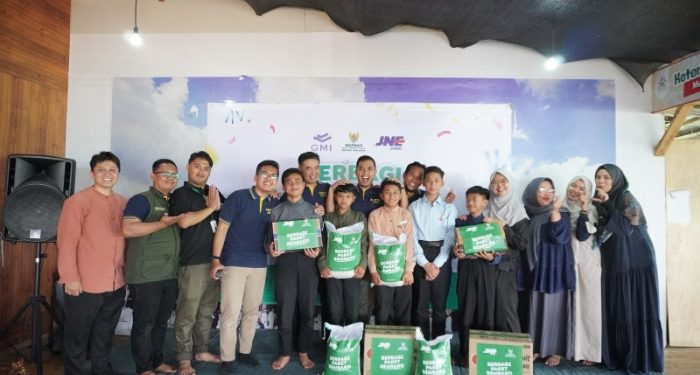 Di Hari Anak Nasional, BAZNAS Jabar Salurkan Bantuan Sembako dan Sedekah Gizi untuk Santri