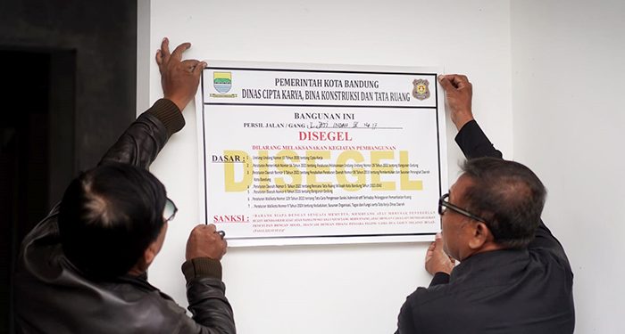 Diduga tak Kantongi Izin, Pemkot Bandung Segel Proyek Perumahan di Gumuruh