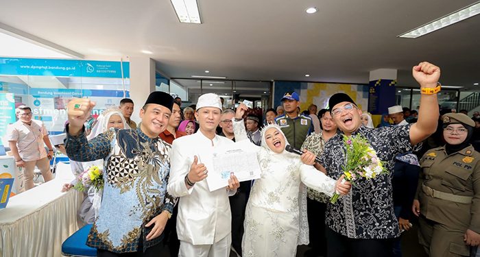 HJKB 215, 10 Pasangan Menikah di Mal Pelayanan Publik