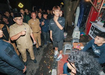 Milenial dan Gen Z Ikut Siskamling Warga Jaga Warga