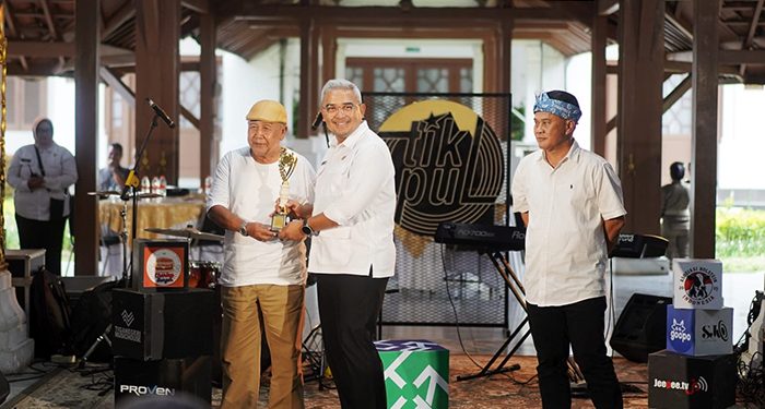 Pemkot Bandung Beri Penghargaan bagi Para Penggiat Buruan Sae