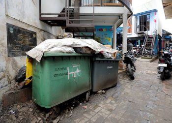 Farhan Pastikan Penanganan Sampah Cihapit Tuntas dalam Sehari