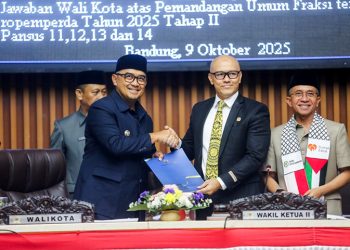 Pandangan Fraksi soal Empat Raperda, Wali Kota Bandung Sampaikan Jawabannya