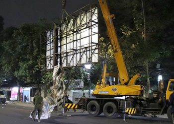 Sejumlah Reklame dan Bangunan Ilegal di Tertibkan Satpol PP