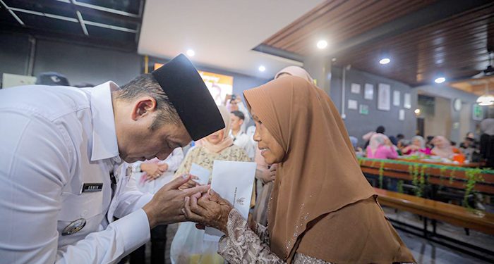 Wakil Wali Kota Ajak Ibu Asuh Makan Karedok Leunca