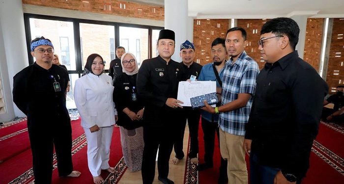 Warga Rumah Deret Tamansari Akhirnya Miliki Dokumen Kependudukan Lengkap, Setelah 8 Tahun Tertunda