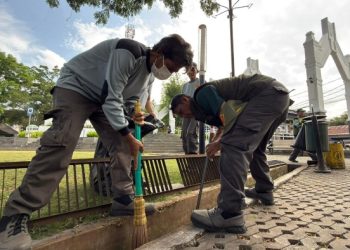 Aksi Nyata Jumat Bersih Sampah di Kota Cimahi