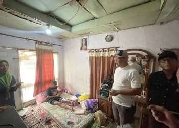 Komisi II DPRD Kota Bandung, Asep Robin Tinjau Langsung Rumah Nyaris Ambruk di Pasir Impun