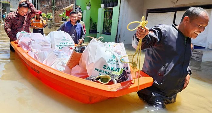 Puluhan Ribu Warga Terdampak Banjir, BAZNAS Jabar Bergerak Cepat Salurkan Bantuan
