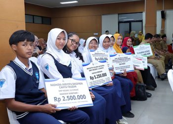 Bantuan Pendidikan Pemkot Cimahi 2025, Ribuan Siswa Terima Seragam dan Perlengkapan Sekolah
