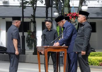 Lantik 85 Pejabat, Wali Kota Bandung Ingatkan ASN Jaga Integritas