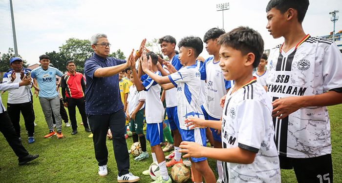 Pelatih Klub Inggris Turun ke Sidolig, Mimpi Besar Pesepak Bola Muda Bandung Dimulai