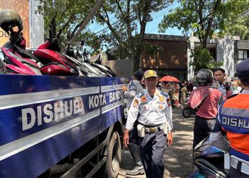 Tarif Parkir Tidak Wajar, Farhan Menginstruksikan Seluruh OPD agar lebih Proaktif Menangani Persoalan Parkir Liar