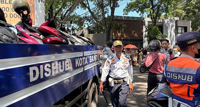 Tarif Parkir Tidak Wajar, Farhan Menginstruksikan Seluruh OPD agar lebih Proaktif Menangani Persoalan Parkir Liar