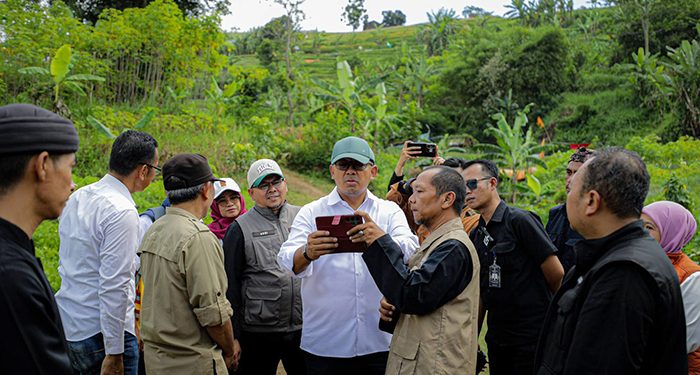 Akses Jalan RW 09 – RW 10 Pasanggrahan Terputus Sejak 2022, Farhan Janjikan Penanganan Serius