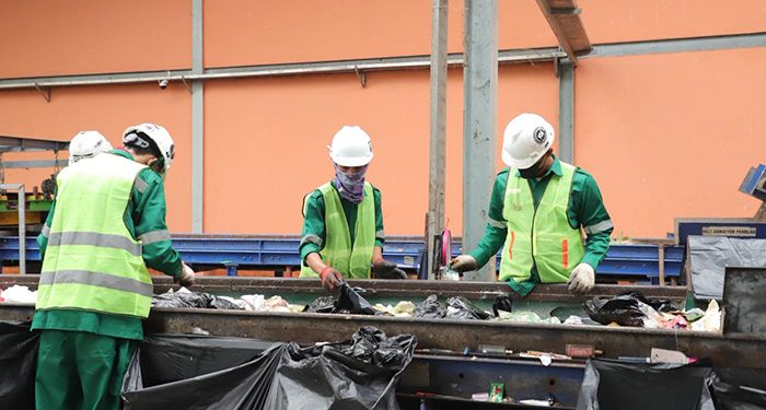 Pemkot Cimahi Perkuat Pengelolaan Sampah melalui Program ISWMP, Tim World Bank Tinjau TPST