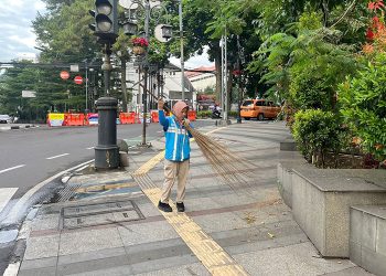 Bandung Kembali Bersih Berkat Kerja Keras Petugas Kebersihan Sejak Pukul 04.00 WIB