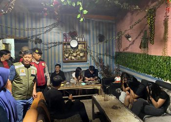 Satpol PP Bandung Amankan Tiga Dus Miras Tanpa Izin di Pasar Andir