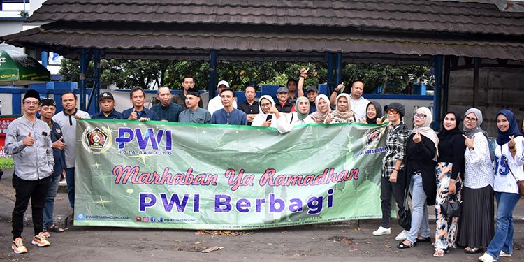 Semangat Berbagi Ramadhan, Pokja PWI Kota Bandung Tebar 300 Takjil di Sidolig