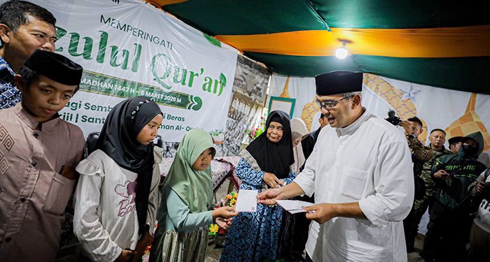 Farhan Hadiri Pembagian 7 Ton Beras untuk Mustahik di Babakan Ciparay