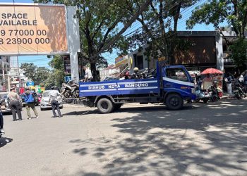 Dishub Kota Bandung Tindak Parkir Liar di Delapan Ruas Jalan