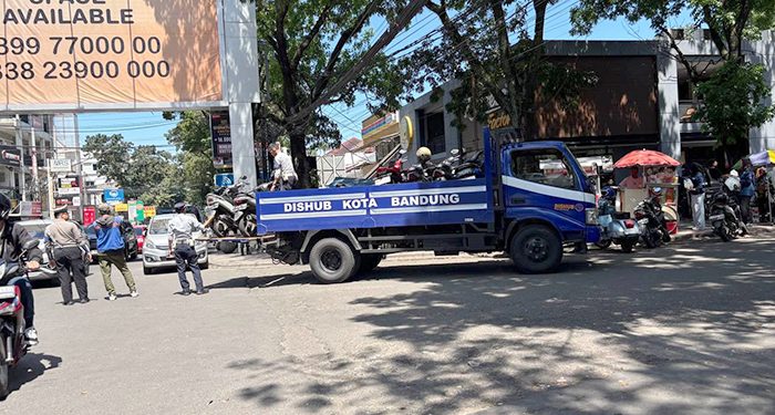 Dishub Kota Bandung Tindak Parkir Liar di Delapan Ruas Jalan