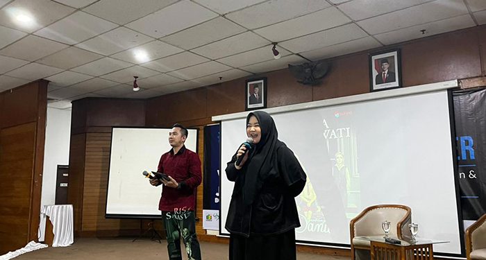 Hadirkan Risa Saraswati, Disarpus Bandung Gelar Bedah Buku “Mengenal Bandung Lebih Dekat”