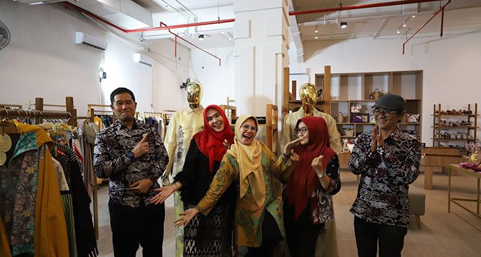 Pelajari Galeri UMKM dan Jajaki Kolaborasi, Dekranasda Tasikmalaya Studi Tiru ke Bandung