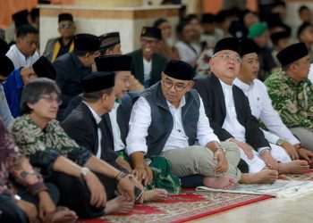 Farhan Ajak Warga Makmurkan Masjid Agung Bandung