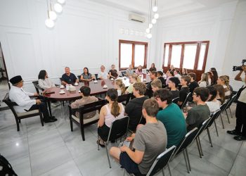 Di Hadapan Siswa Australia Farhan Kenalkan Sejarah Panjang Kota Bandung