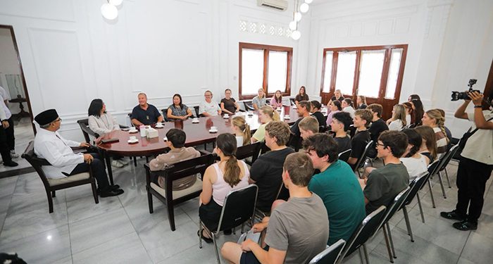 Di Hadapan Siswa Australia Farhan Kenalkan Sejarah Panjang Kota Bandung