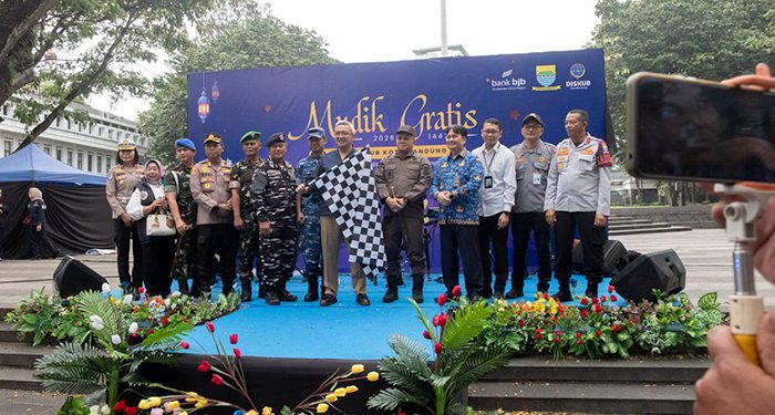 Farhan Lepas Mudik Gratis, 259 Warga Bandung Diberangkatkan ke Sejumlah Kota