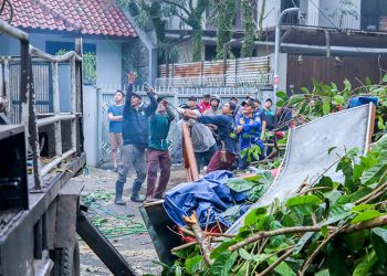 Farhan Soroti Cuaca Ekstrem di Bandung Raya, Siapkan Patroli Pohon Rawan Tumbang