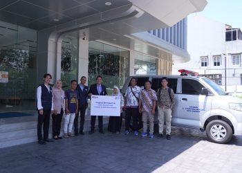 BRI Cirebon Serahkan Bantuan Mobil Jenazah untuk Yayasan Al Akbar