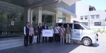 BRI Cirebon Serahkan Bantuan Mobil Jenazah untuk Yayasan Al Akbar