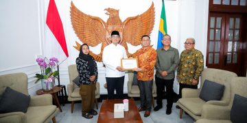 Pemkot Bandung Beri Santunan Keluarga Korban Pohon Tumbang