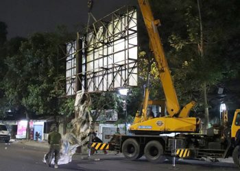 Tak Ada Toleransi, Pemkot Tertibkan Reklame Ilegal