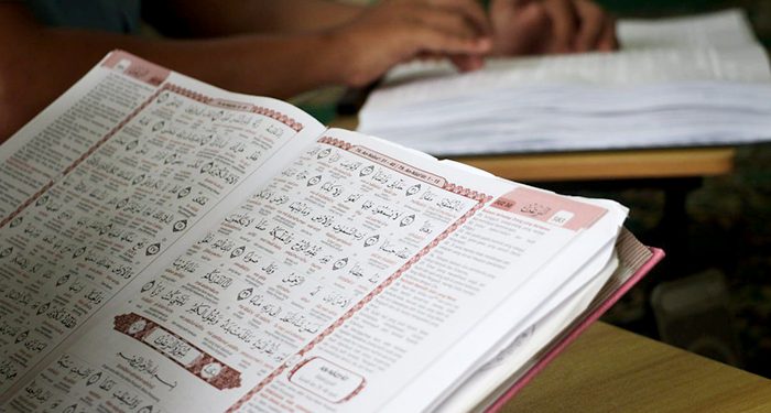 Perjuangan Fajar Belajar Al-Qur’an Braille, Meraba Huruf, Membaca Kalam Ilahi