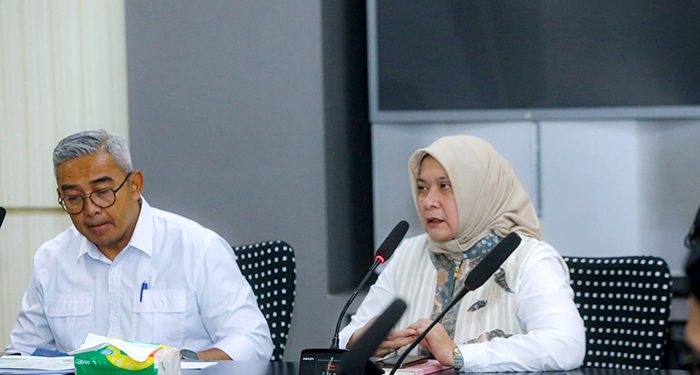 Farhan Ancam Tutup Lapak PKL yang Tinggalkan Sampah di Bandung