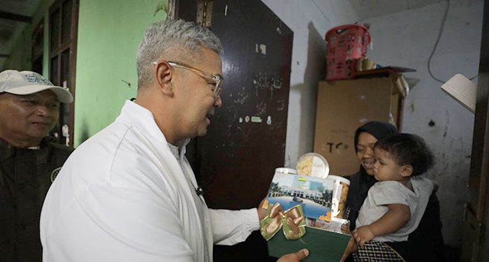 Tangis Haru Ibu Delapan Anak Sambut Bantuan Farhan di Ujungberung