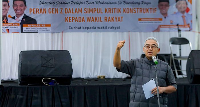 Farhan: Gen Z Harus Berani Kritik Pemerintah dengan Data Kuat