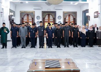 Mengambil Sumpah/Janji, Wali Kota Lantik 33 Kepala Sekolah dan 67 Pejabat Pengawas